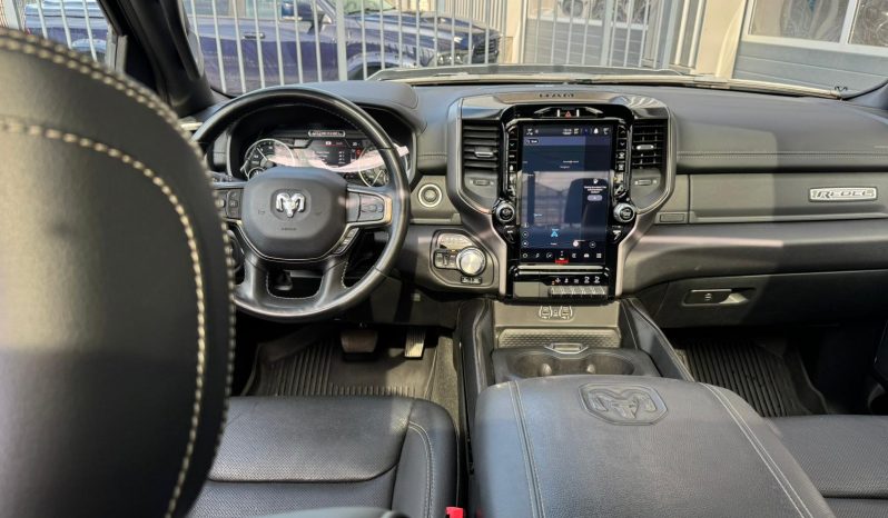 DODGE RAM 1500 5.7L HEMI 4X4 401PK V8 * REBEL * WIDE BODY * BOM VOL * BEEST * 22 INCH FUEL * 2023 * KM STAND 52.000 KM * CUSTOM STRIPING * PPF SMOKE VERLICHTING * HEAD-UP DISPLAY * DIGITALE BINNEN SPIEGEL * vol