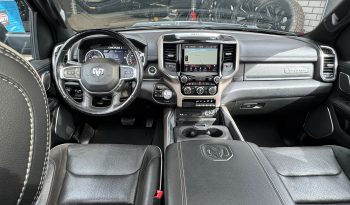 DODGE RAM 1500 5.7L HEMI V8 4X4 401PK * LARAMIE * SPORT * BLACK-OPPS * WIDE BODY * PRACHTIGE PICK-UP * 22 INCH * OPEN UITLAAT * SMOKE PPF KOPLAMPEN * ELEKTRISCHE SIDE BARS * 75.000 KM * vol