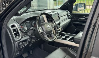DODGE RAM 1500 5.7L HEMI V8 4X4 401PK * LARAMIE * SPORT * BLACK-OPPS * WIDE BODY * PRACHTIGE PICK-UP * 22 INCH * OPEN UITLAAT * SMOKE PPF KOPLAMPEN * ELEKTRISCHE SIDE BARS * 75.000 KM * vol