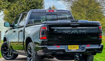 DODGE RAM 1500 5.7L HEMI 4X4 401PK V8 * LIMITED EDITION * BLACK-OPPS * FULL OPTION * 322 LITER LPG PRINS * LEDBAR * 22 INCH LICHTMETALEN SPORTVELGEN * OPEN UITLAAT * TOP CONDITIE * 1E EIGENAAR * vol