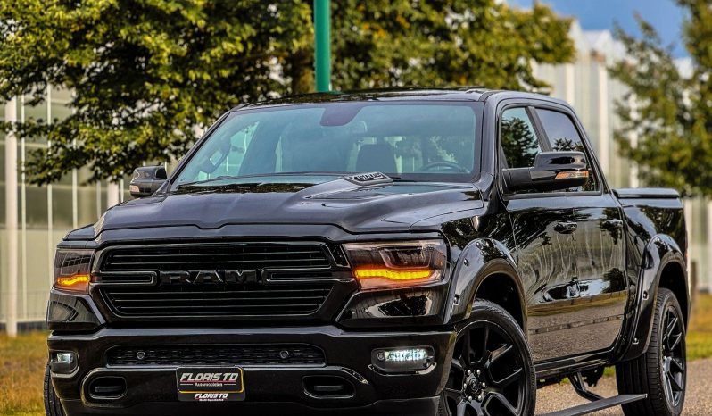 DODGE RAM 1500 5.7L HEMI V8 4X4 401PK * LARAMIE * SPORT * BLACK-OPPS * WIDE BODY * PRACHTIGE PICK-UP * 22 INCH * OPEN UITLAAT * SMOKE PPF KOPLAMPEN * ELEKTRISCHE SIDE BARS * 75.000 KM * vol