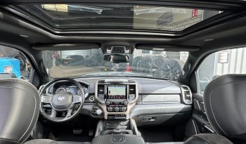 DODGE RAM 1500 5.7L HEMI V8 4X4 401PK * LARAMIE * SPORT * BLACK-OPPS * WIDE BODY * PRACHTIGE PICK-UP * 22 INCH * OPEN UITLAAT * SMOKE PPF KOPLAMPEN * ELEKTRISCHE SIDE BARS * 75.000 KM * vol