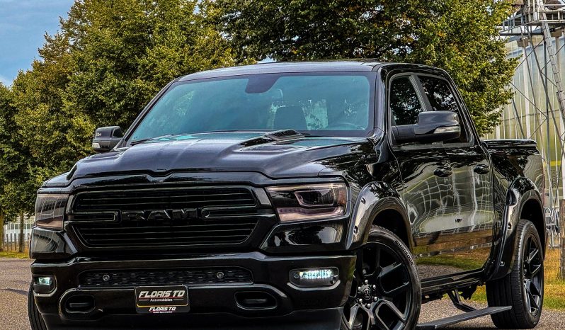 DODGE RAM 1500 5.7L HEMI V8 4X4 401PK * LARAMIE * SPORT * BLACK-OPPS * WIDE BODY * PRACHTIGE PICK-UP * 22 INCH * OPEN UITLAAT * SMOKE PPF KOPLAMPEN * ELEKTRISCHE SIDE BARS * 75.000 KM * vol