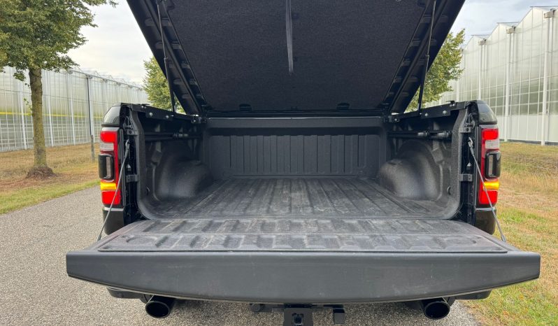 DODGE RAM 1500 5.7L HEMI V8 4X4 401PK * LARAMIE * SPORT * BLACK-OPPS * WIDE BODY * PRACHTIGE PICK-UP * 22 INCH * OPEN UITLAAT * SMOKE PPF KOPLAMPEN * ELEKTRISCHE SIDE BARS * 75.000 KM * vol