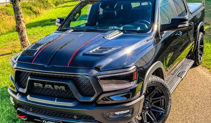 DODGE RAM 1500 5.7L HEMI 4X4 401PK V8 * REBEL * WIDE BODY * BOM VOL * BEEST * 22 INCH FUEL * 2023 * KM STAND 52.000 KM * CUSTOM STRIPING * PPF SMOKE VERLICHTING * HEAD-UP DISPLAY * DIGITALE BINNEN SPIEGEL * vol