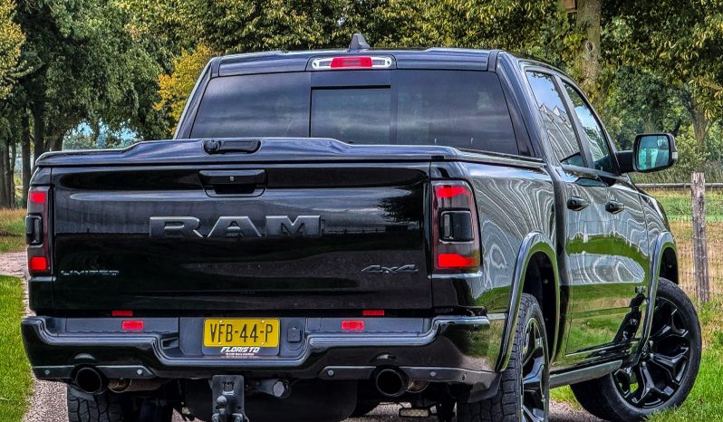 DODGE RAM 1500 5.7L HEMI 4X4 401PK V8 * LIMITED EDITION * BLACK-OPPS * FULL OPTION * 322 LITER LPG PRINS * LEDBAR * 22 INCH LICHTMETALEN SPORTVELGEN * OPEN UITLAAT * TOP CONDITIE * 1E EIGENAAR * vol