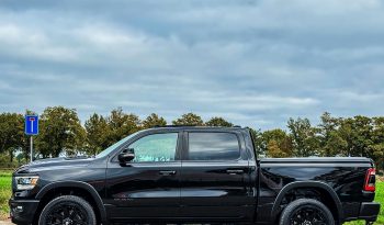 DODGE RAM 1500 5.7L V8 HEMI 4X4 401PK * REBEL * 22 INCH FUEL LICHTMETALEN SPORTVELGEN * MAGNAFLOW PERFORMANCE UITLAAT * GROOT BEELDSCHERM * LUCHTVERING * PANORAMADAK * 330 LITER LPG * TOW HOOKS ROOD * BEDCOVER * vol