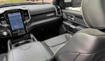 DODGE RAM 1500 5.7L HEMI 4X4 401PK * LARAMIE * SPORT * BLACK-OPPS * EXTREEM DIK * UNIEK * 4 INCH VERHOOGD * VERBREED * DIAMONDBACK COVER * 22 INCH 4 – PLAY * MICKEY THOMPSON * MBRP UITLAATSYSTEEM * GETINTE RUITEN * THE BEAST * WIDE BODY * vol