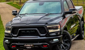 DODGE RAM 1500 5.7L V8 HEMI 4X4 401PK * REBEL * 22 INCH FUEL LICHTMETALEN SPORTVELGEN * MAGNAFLOW PERFORMANCE UITLAAT * GROOT BEELDSCHERM * LUCHTVERING * PANORAMADAK * 330 LITER LPG * TOW HOOKS ROOD * BEDCOVER * vol