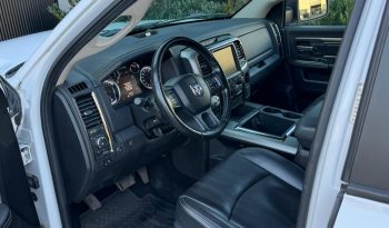 DODGE RAM 1500 5.7L HEMI V8 4X4 401PK * SPORT * RAMBOX * NIEUWSTAAT * 1E EIGENAAR * BLACK-OPPS PAKKET * PERFORMANCE UITLAATSYSTEEM * SRT GRIL * FULL OPTION * WEINIG KM 77.000 KM * vol