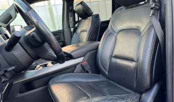 DODGE RAM 1500 5.7L HEMI V8 4X4 * SPORT * BLACK-OPPS * FULL OPTION * WIDE BODY * 22 INCH SPORTVELGEN * ELEKTRISCHE TREEPLANKEN * PERFORMANCE UITLAAT * AFSTAND START * PRINS LPG * NETTE STAAT * vol