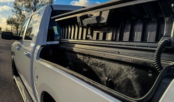 DODGE RAM 1500 5.7L HEMI V8 4X4 401PK * SPORT * RAMBOX * NIEUWSTAAT * 1E EIGENAAR * BLACK-OPPS PAKKET * PERFORMANCE UITLAATSYSTEEM * SRT GRIL * FULL OPTION * WEINIG KM 77.000 KM * vol