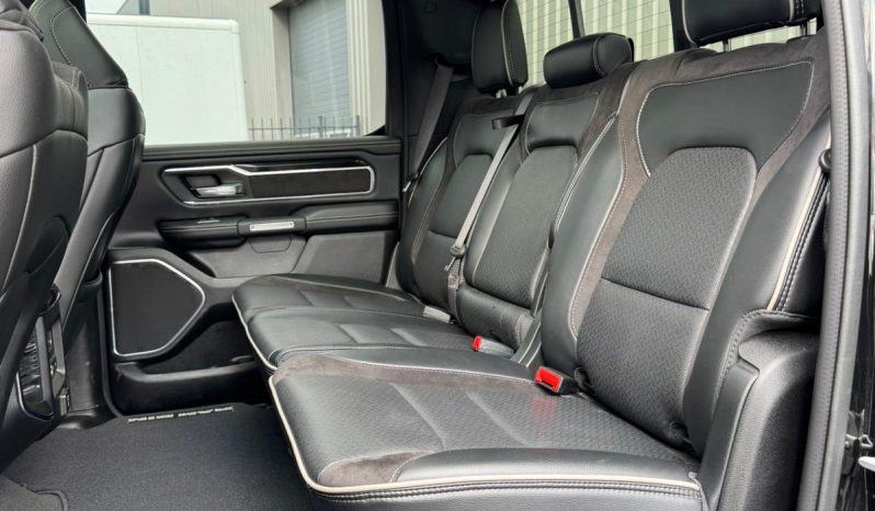 DODGE RAM 1500 5.7L HEMI 4X4 401PK * LARAMIE * SPORT * BLACK-OPPS * EXTREEM DIK * UNIEK * 4 INCH VERHOOGD * VERBREED * DIAMONDBACK COVER * 22 INCH 4 – PLAY * MICKEY THOMPSON * MBRP UITLAATSYSTEEM * GETINTE RUITEN * THE BEAST * WIDE BODY * vol