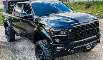 DODGE RAM 1500 5.7L HEMI 4X4 401PK * LARAMIE * SPORT * BLACK-OPPS * EXTREEM DIK * UNIEK * 4 INCH VERHOOGD * VERBREED * DIAMONDBACK COVER * 22 INCH 4 – PLAY * MICKEY THOMPSON * MBRP UITLAATSYSTEEM * GETINTE RUITEN * THE BEAST * WIDE BODY * vol