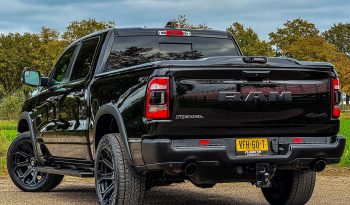 DODGE RAM 1500 5.7L V8 HEMI 4X4 401PK * REBEL * 22 INCH FUEL LICHTMETALEN SPORTVELGEN * MAGNAFLOW PERFORMANCE UITLAAT * GROOT BEELDSCHERM * LUCHTVERING * PANORAMADAK * 330 LITER LPG * TOW HOOKS ROOD * BEDCOVER * vol