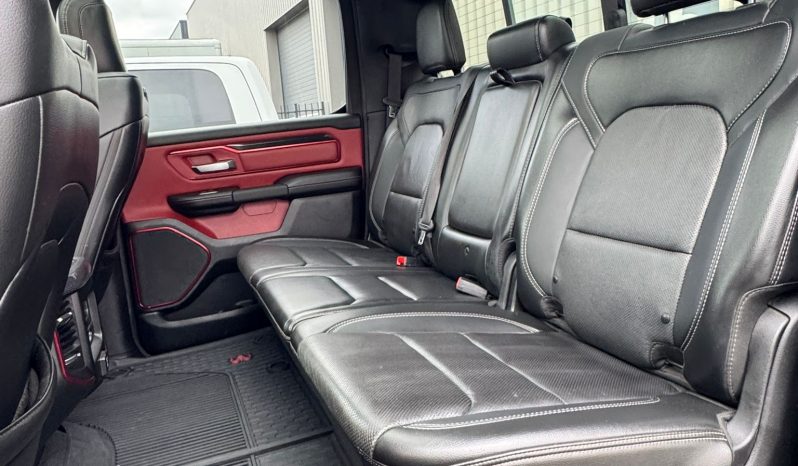 DODGE RAM 1500 5.7L V8 HEMI 4X4 401PK * REBEL * 22 INCH FUEL LICHTMETALEN SPORTVELGEN * MAGNAFLOW PERFORMANCE UITLAAT * GROOT BEELDSCHERM * LUCHTVERING * PANORAMADAK * 330 LITER LPG * TOW HOOKS ROOD * BEDCOVER * vol