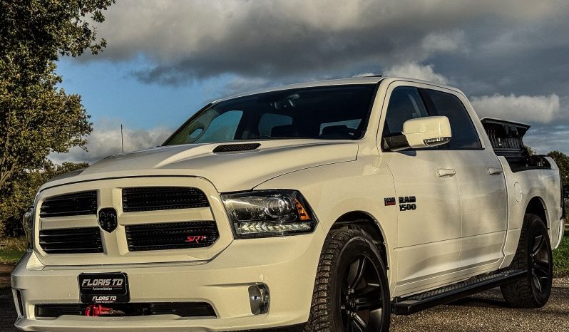 DODGE RAM 1500 5.7L HEMI V8 4X4 401PK * SPORT * RAMBOX * NIEUWSTAAT * 1E EIGENAAR * BLACK-OPPS PAKKET * PERFORMANCE UITLAATSYSTEEM * SRT GRIL * FULL OPTION * WEINIG KM 77.000 KM * vol