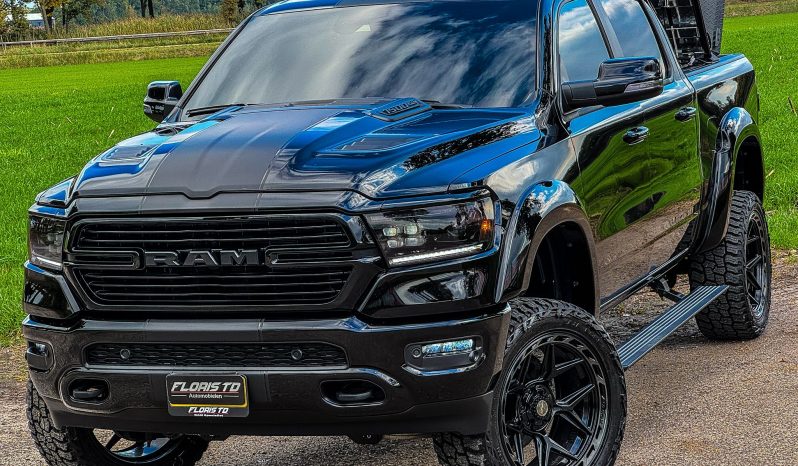 DODGE RAM 1500 5.7L HEMI 4X4 401PK * LARAMIE * SPORT * BLACK-OPPS * EXTREEM DIK * UNIEK * 4 INCH VERHOOGD * VERBREED * DIAMONDBACK COVER * 22 INCH 4 – PLAY * MICKEY THOMPSON * MBRP UITLAATSYSTEEM * GETINTE RUITEN * THE BEAST * WIDE BODY * vol
