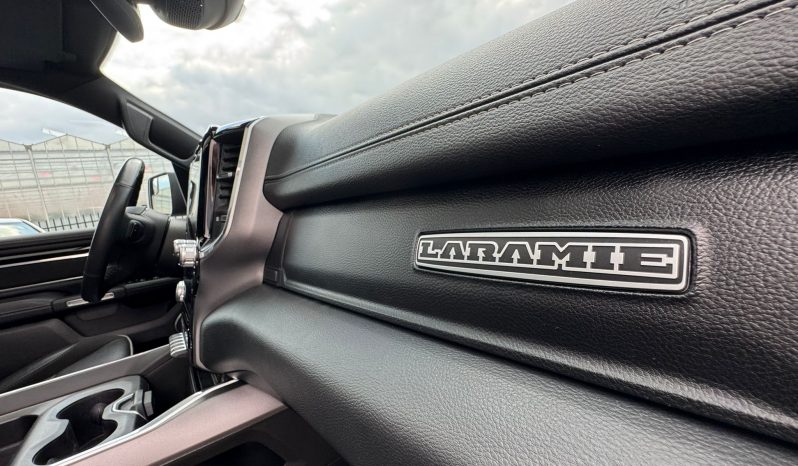 DODGE RAM 1500 5.7L HEMI 4X4 401PK * LARAMIE * SPORT * BLACK-OPPS * EXTREEM DIK * UNIEK * 4 INCH VERHOOGD * VERBREED * DIAMONDBACK COVER * 22 INCH 4 – PLAY * MICKEY THOMPSON * MBRP UITLAATSYSTEEM * GETINTE RUITEN * THE BEAST * WIDE BODY * vol