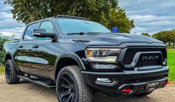 DODGE RAM 1500 5.7L V8 HEMI 4X4 401PK * REBEL * 22 INCH FUEL LICHTMETALEN SPORTVELGEN * MAGNAFLOW PERFORMANCE UITLAAT * GROOT BEELDSCHERM * LUCHTVERING * PANORAMADAK * 330 LITER LPG * TOW HOOKS ROOD * BEDCOVER * vol