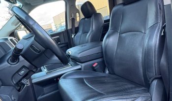 DODGE RAM 1500 5.7L HEMI V8 4X4 401PK * SPORT * RAMBOX * NIEUWSTAAT * 1E EIGENAAR * BLACK-OPPS PAKKET * PERFORMANCE UITLAATSYSTEEM * SRT GRIL * FULL OPTION * WEINIG KM 77.000 KM * vol