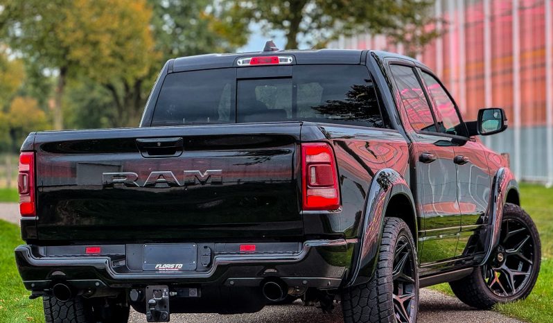 DODGE RAM 1500 5.7L V8 HEMI 4X4 401PK * LIMITED EDITION * BLACK-OPPS * WIDE BODY * BOM VOL * CARBON * LUCHTVERING * 22 INCH 4-PLAY * BACKFLIP * NIEUWSTAAT * vol