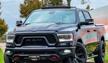 DODGE RAM 1500 5.7L V8 HEMI 4X4 401PK * REBEL * 22 INCH FUEL LICHTMETALEN SPORTVELGEN * MAGNAFLOW PERFORMANCE UITLAAT * GROOT BEELDSCHERM * LUCHTVERING * PANORAMADAK * 330 LITER LPG * TOW HOOKS ROOD * BEDCOVER * vol