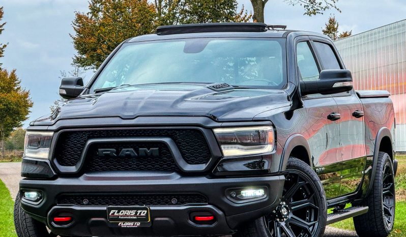DODGE RAM 1500 5.7L V8 HEMI 4X4 401PK * REBEL * 22 INCH FUEL LICHTMETALEN SPORTVELGEN * MAGNAFLOW PERFORMANCE UITLAAT * GROOT BEELDSCHERM * LUCHTVERING * PANORAMADAK * 330 LITER LPG * TOW HOOKS ROOD * BEDCOVER * vol