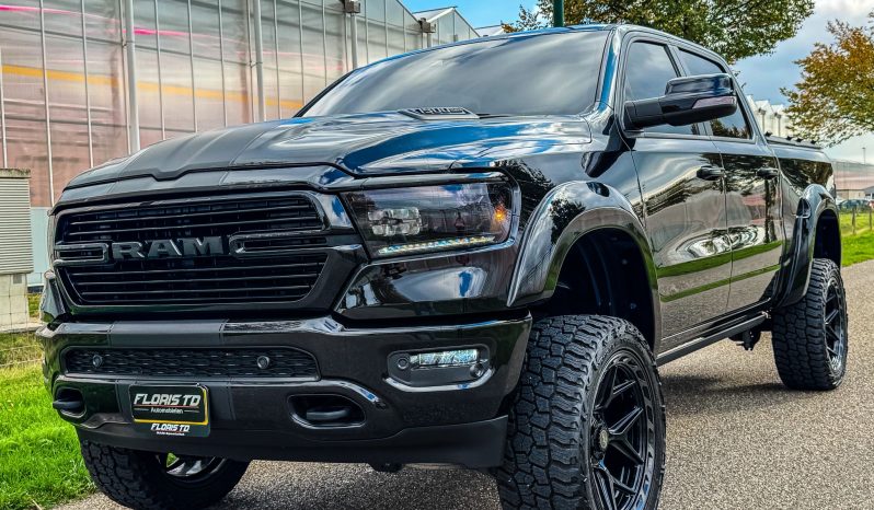 DODGE RAM 1500 5.7L HEMI 4X4 401PK * LARAMIE * SPORT * BLACK-OPPS * EXTREEM DIK * UNIEK * 4 INCH VERHOOGD * VERBREED * DIAMONDBACK COVER * 22 INCH 4 – PLAY * MICKEY THOMPSON * MBRP UITLAATSYSTEEM * GETINTE RUITEN * THE BEAST * WIDE BODY * vol