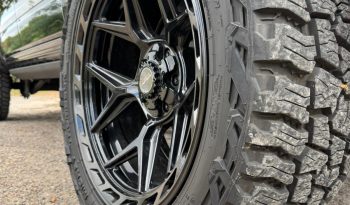 DODGE RAM 1500 5.7L HEMI 4X4 401PK * LARAMIE * SPORT * BLACK-OPPS * EXTREEM DIK * UNIEK * 4 INCH VERHOOGD * VERBREED * DIAMONDBACK COVER * 22 INCH 4 – PLAY * MICKEY THOMPSON * MBRP UITLAATSYSTEEM * GETINTE RUITEN * THE BEAST * WIDE BODY * vol