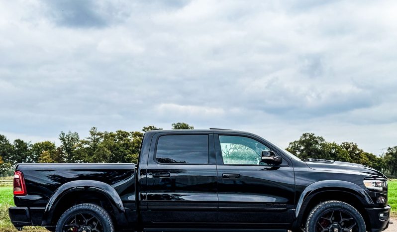 DODGE RAM 1500 5.7L V8 HEMI 4X4 401PK * LIMITED EDITION * BLACK-OPPS * WIDE BODY * BOM VOL * CARBON * LUCHTVERING * 22 INCH 4-PLAY * BACKFLIP * NIEUWSTAAT * vol