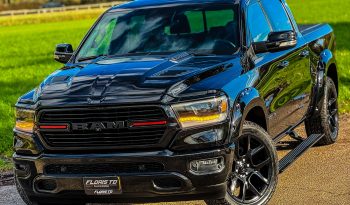 DODGE RAM 1500 5.7L HEMI V8 4X4 * SPORT * BLACK-OPPS * FULL OPTION * WIDE BODY * 22 INCH SPORTVELGEN * ELEKTRISCHE TREEPLANKEN * PERFORMANCE UITLAAT * AFSTAND START * PRINS LPG * NETTE STAAT * vol