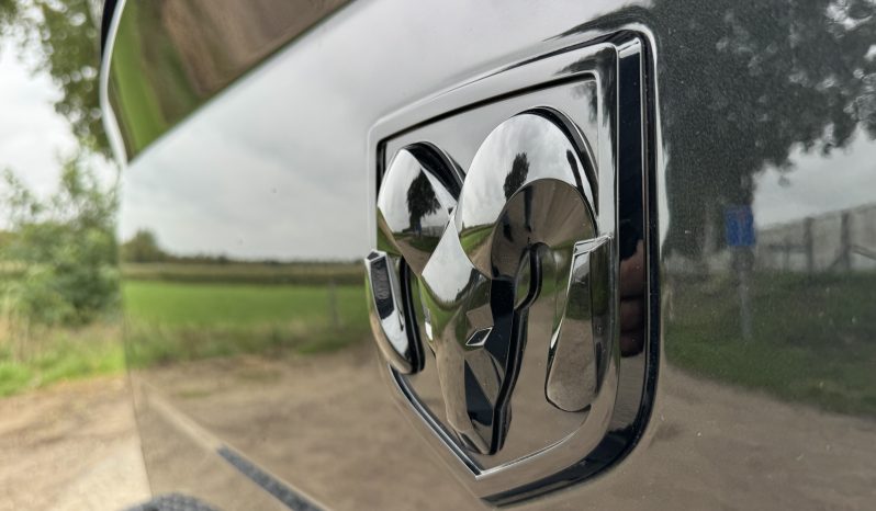 DODGE RAM 1500 5.7L HEMI 4X4 401 PK V8 * LARAMIE * BLACK-OPPS * NIEUWSTAAT * 1E EIGENAAR * FULL OPTION * 22 INCH FUEL LICHTMETALEN SPORTVELGEN * MAGNAFLOW UITLAAT * SLECHTS 82.000 KM * vol