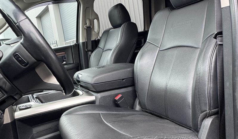 DODGE RAM 1500 5.7L HEMI 4X4 401 PK V8 * LARAMIE * BLACK-OPPS * NIEUWSTAAT * 1E EIGENAAR * FULL OPTION * 22 INCH FUEL LICHTMETALEN SPORTVELGEN * MAGNAFLOW UITLAAT * SLECHTS 82.000 KM * vol