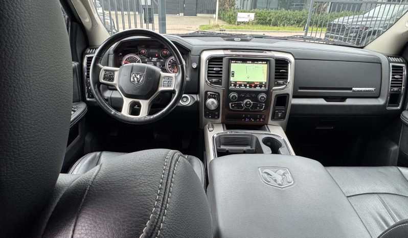 DODGE RAM 1500 5.7L HEMI 4X4 401 PK V8 * LARAMIE * BLACK-OPPS * NIEUWSTAAT * 1E EIGENAAR * FULL OPTION * 22 INCH FUEL LICHTMETALEN SPORTVELGEN * MAGNAFLOW UITLAAT * SLECHTS 82.000 KM * vol