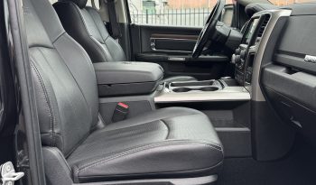DODGE RAM 1500 5.7L HEMI 4X4 401 PK V8 * LARAMIE * BLACK-OPPS * NIEUWSTAAT * 1E EIGENAAR * FULL OPTION * 22 INCH FUEL LICHTMETALEN SPORTVELGEN * MAGNAFLOW UITLAAT * SLECHTS 82.000 KM * vol