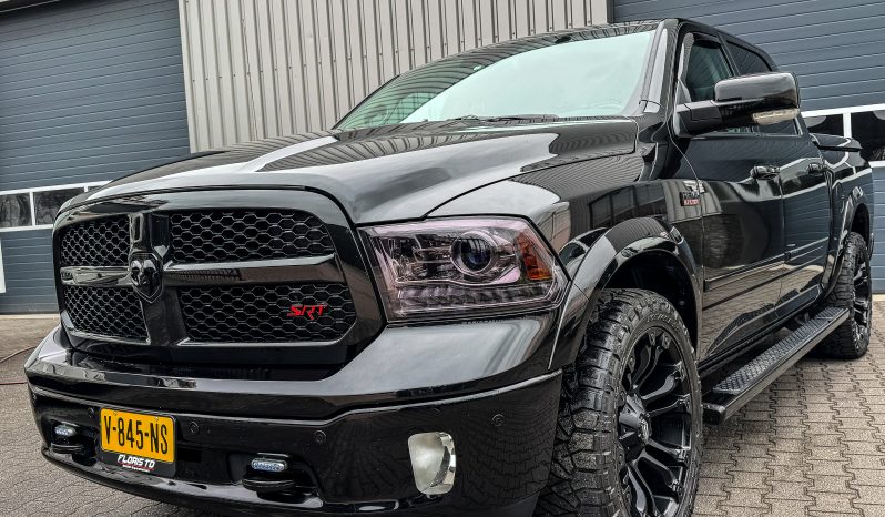 DODGE RAM 1500 5.7L HEMI 4X4 401 PK V8 * LARAMIE * BLACK-OPPS * NIEUWSTAAT * 1E EIGENAAR * FULL OPTION * 22 INCH FUEL LICHTMETALEN SPORTVELGEN * MAGNAFLOW UITLAAT * SLECHTS 82.000 KM * vol
