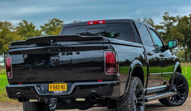 DODGE RAM 1500 5.7L HEMI 4X4 401 PK V8 * LARAMIE * BLACK-OPPS * NIEUWSTAAT * 1E EIGENAAR * FULL OPTION * 22 INCH FUEL LICHTMETALEN SPORTVELGEN * MAGNAFLOW UITLAAT * SLECHTS 82.000 KM * vol