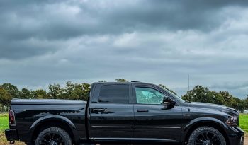 DODGE RAM 1500 5.7L HEMI 4X4 401 PK V8 * LARAMIE * BLACK-OPPS * NIEUWSTAAT * 1E EIGENAAR * FULL OPTION * 22 INCH FUEL LICHTMETALEN SPORTVELGEN * MAGNAFLOW UITLAAT * SLECHTS 82.000 KM * vol