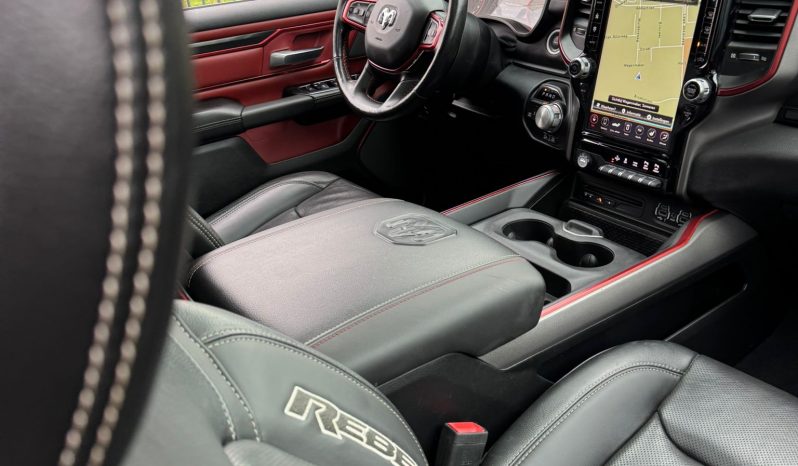 DODGE RAM 1500 5.7L V8 HEMI 4X4 401PK * REBEL * 22 INCH FUEL LICHTMETALEN SPORTVELGEN * MAGNAFLOW PERFORMANCE UITLAAT * GROOT BEELDSCHERM * LUCHTVERING * PANORAMADAK * 330 LITER LPG * TOW HOOKS ROOD * BEDCOVER * vol
