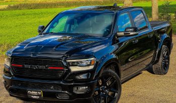 DODGE RAM 1500 5.7L HEMI V8 4X4 * SPORT * BLACK-OPPS * FULL OPTION * WIDE BODY * 22 INCH SPORTVELGEN * ELEKTRISCHE TREEPLANKEN * PERFORMANCE UITLAAT * AFSTAND START * PRINS LPG * NETTE STAAT * vol
