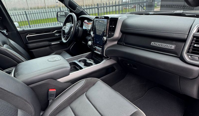 DODGE RAM 1500 5.7L HEMI 4X4 401PK * LARAMIE * SPORT * BLACK-OPPS * EXTREEM DIK * UNIEK * 4 INCH VERHOOGD * VERBREED * DIAMONDBACK COVER * 22 INCH 4 – PLAY * MICKEY THOMPSON * MBRP UITLAATSYSTEEM * GETINTE RUITEN * THE BEAST * WIDE BODY * vol