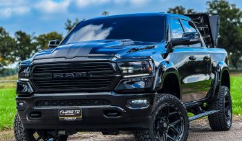 DODGE RAM 1500 5.7L HEMI 4X4 401PK * LARAMIE * SPORT * BLACK-OPPS * EXTREEM DIK * UNIEK * 4 INCH VERHOOGD * VERBREED * DIAMONDBACK COVER * 22 INCH 4 – PLAY * MICKEY THOMPSON * MBRP UITLAATSYSTEEM * GETINTE RUITEN * THE BEAST * WIDE BODY * vol