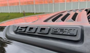 DODGE RAM 1500 5.7L V8 HEMI 4X4 401PK * LIMITED EDITION * BLACK-OPPS * WIDE BODY * BOM VOL * CARBON * LUCHTVERING * 22 INCH 4-PLAY * BACKFLIP * NIEUWSTAAT * vol