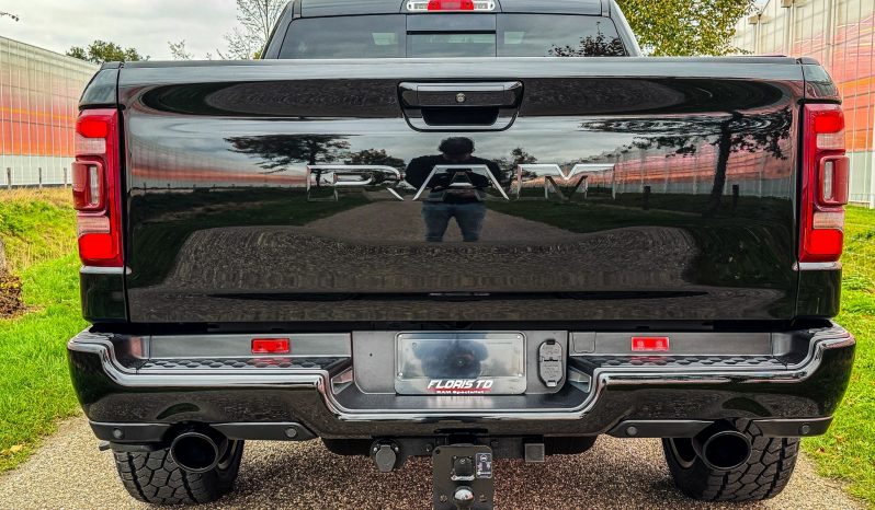 DODGE RAM 1500 5.7L V8 HEMI 4X4 401PK * LIMITED EDITION * BLACK-OPPS * WIDE BODY * BOM VOL * CARBON * LUCHTVERING * 22 INCH 4-PLAY * BACKFLIP * NIEUWSTAAT * vol