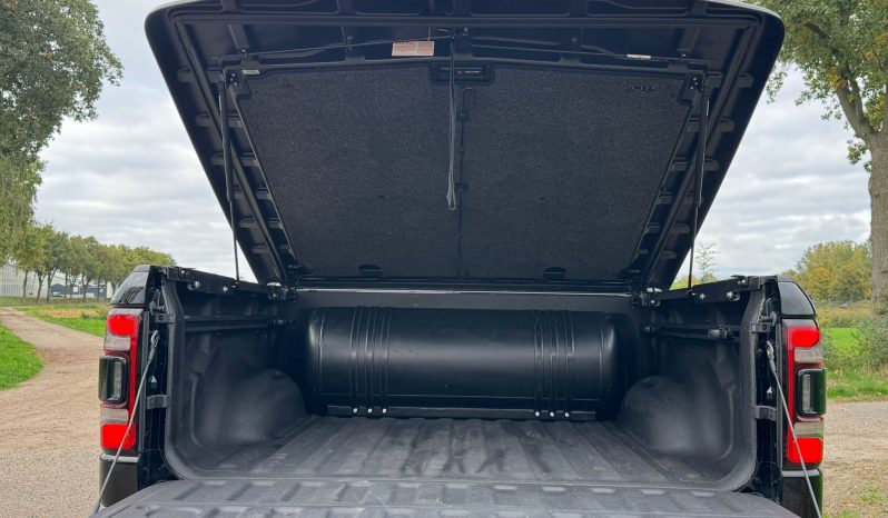 DODGE RAM 1500 5.7L V8 HEMI 4X4 401PK * REBEL * 22 INCH FUEL LICHTMETALEN SPORTVELGEN * MAGNAFLOW PERFORMANCE UITLAAT * GROOT BEELDSCHERM * LUCHTVERING * PANORAMADAK * 330 LITER LPG * TOW HOOKS ROOD * BEDCOVER * vol