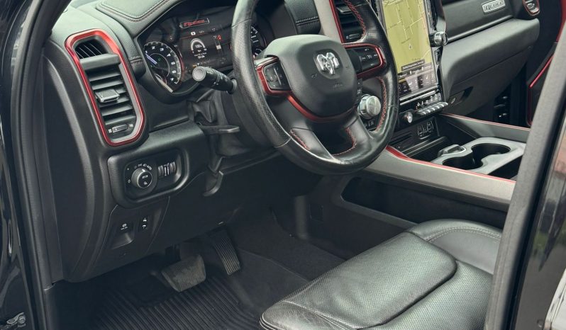 DODGE RAM 1500 5.7L V8 HEMI 4X4 401PK * REBEL * 22 INCH FUEL LICHTMETALEN SPORTVELGEN * MAGNAFLOW PERFORMANCE UITLAAT * GROOT BEELDSCHERM * LUCHTVERING * PANORAMADAK * 330 LITER LPG * TOW HOOKS ROOD * BEDCOVER * vol