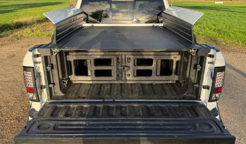 DODGE RAM 1500 5.7L HEMI V8 4X4 401PK * SPORT * RAMBOX * NIEUWSTAAT * 1E EIGENAAR * BLACK-OPPS PAKKET * PERFORMANCE UITLAATSYSTEEM * SRT GRIL * FULL OPTION * WEINIG KM 77.000 KM * vol