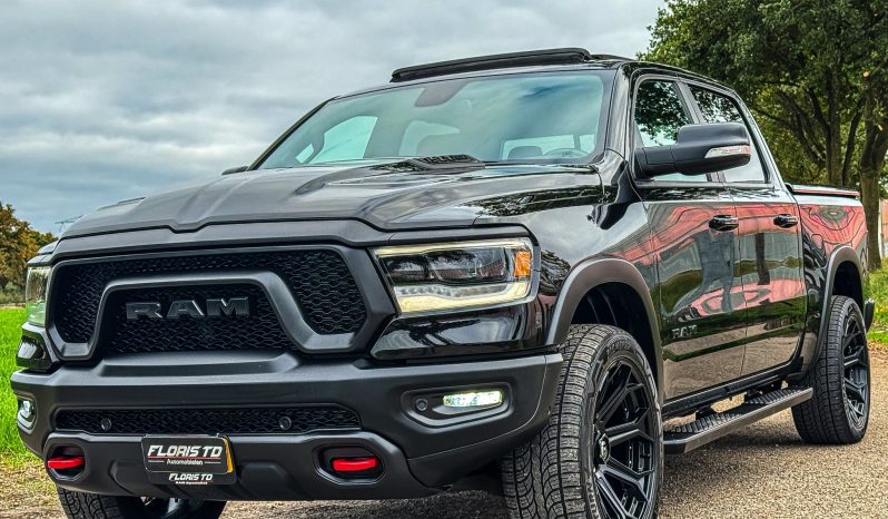 DODGE RAM 1500 5.7L V8 HEMI 4X4 401PK * REBEL * 22 INCH FUEL LICHTMETALEN SPORTVELGEN * MAGNAFLOW PERFORMANCE UITLAAT * GROOT BEELDSCHERM * LUCHTVERING * PANORAMADAK * 330 LITER LPG * TOW HOOKS ROOD * BEDCOVER * vol