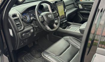 DODGE RAM 1500 5.7L V8 HEMI 4X4 401PK * LIMITED EDITION * BLACK-OPPS * WIDE BODY * BOM VOL * CARBON * LUCHTVERING * 22 INCH 4-PLAY * BACKFLIP * NIEUWSTAAT * vol
